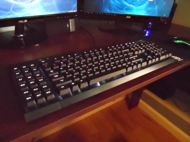 corsair vengeance k95 tastatūras apskats