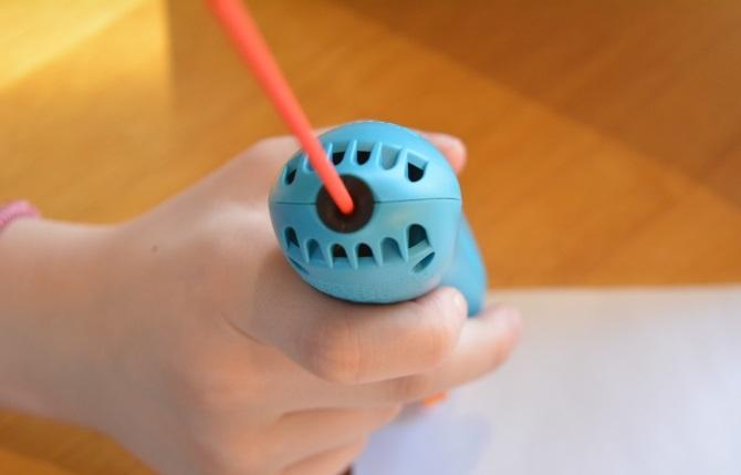 3Doodler Start izmanto plastmasas šķipsnas, kas nesatur ABS