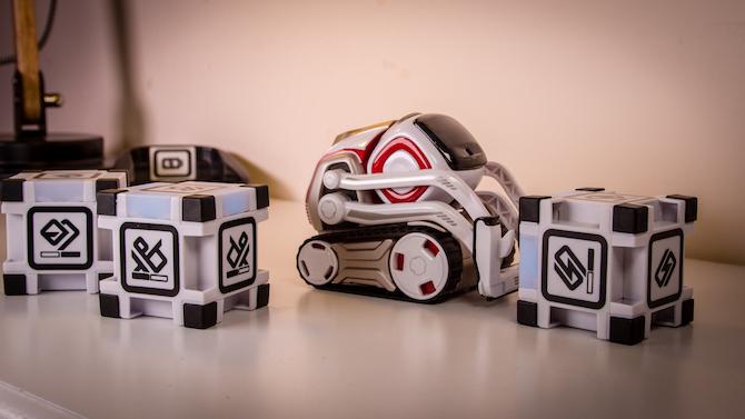 Šim rotaļlietu robotam ir sava dzīve: Anki Cozmo Review Cozmo 18