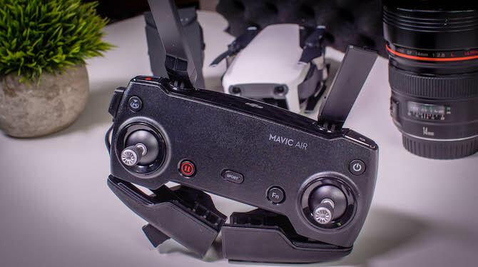 DJI atkal to dara: Mavic Air apskats Mavic Air Controller