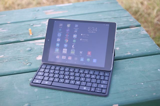 Nexus 9 ar pievienotu Bluetooth tastatūru