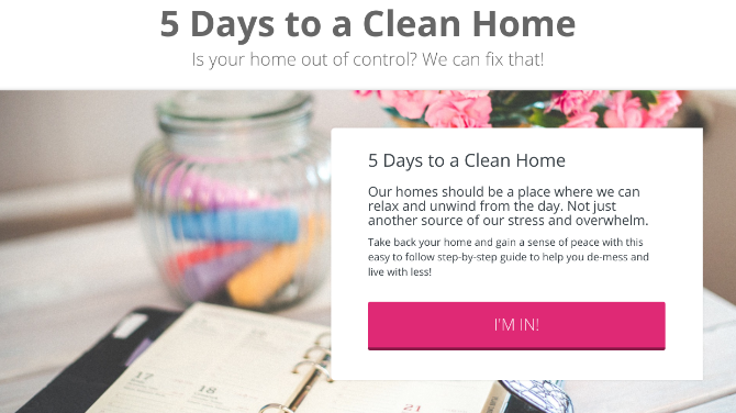 Vienkārši organizētajā mājā tiek organizēts piecu dienu bezmaksas kurss pa e-pastu, lai tīrītu jūsu māju 