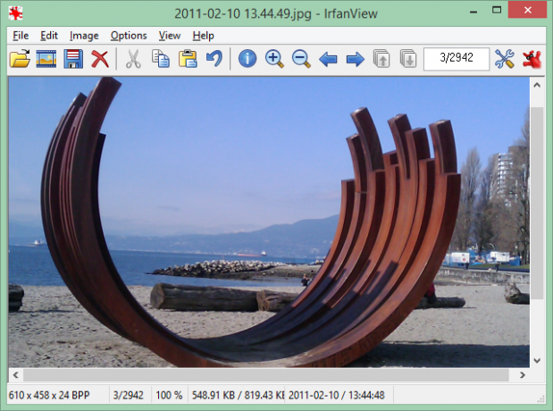 Šis ir ekrāna attēlojums vienai no labākajām Windows programmām. To sauc par IrfanView Image Viewer