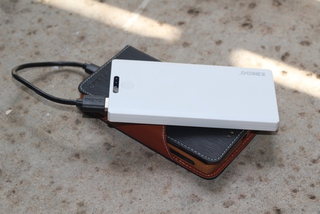 Kinkoo Infinite One Portable Battery Bank Review un Giveaway kinkoo infinite one review 4