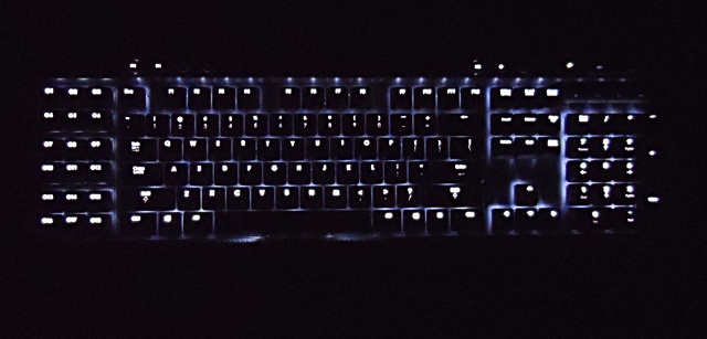 corsair vengeance k95 spēļu tastatūras apskats