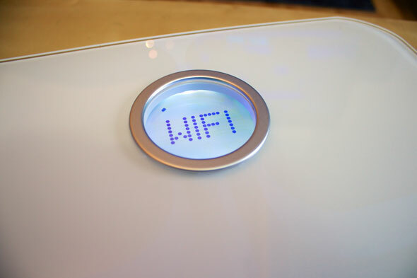 fitbit aria wifi viedās skalas apskats