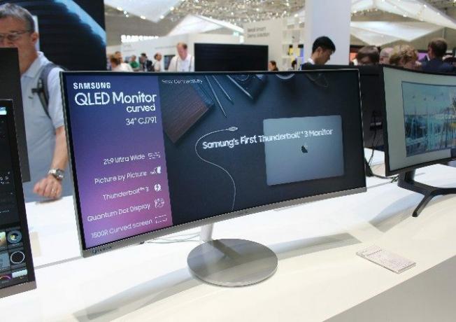 Spēles IFA 2018: kas jauns un kas karsts? Samsung CFG70 izliekts QLED spēļu monitors 001 IFA2018 670x472