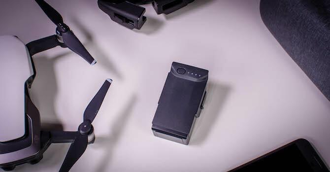 DJI dara to atkal: Mavic Air apskats Mavic Air Battery