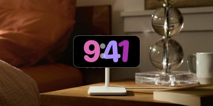 Peldošā pulksteņa ciparnīca gaidstāves režīmā operētājsistēmā iOS 17