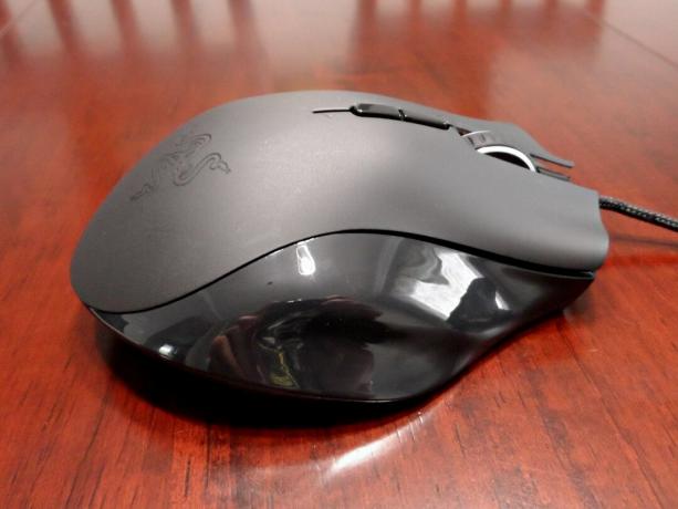 razer naga logitech g600 peles apskats