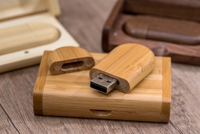 Koka USB diskdziņa vāks